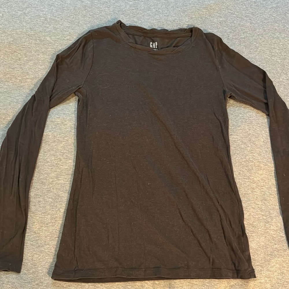 Gap long sleeve tshirt